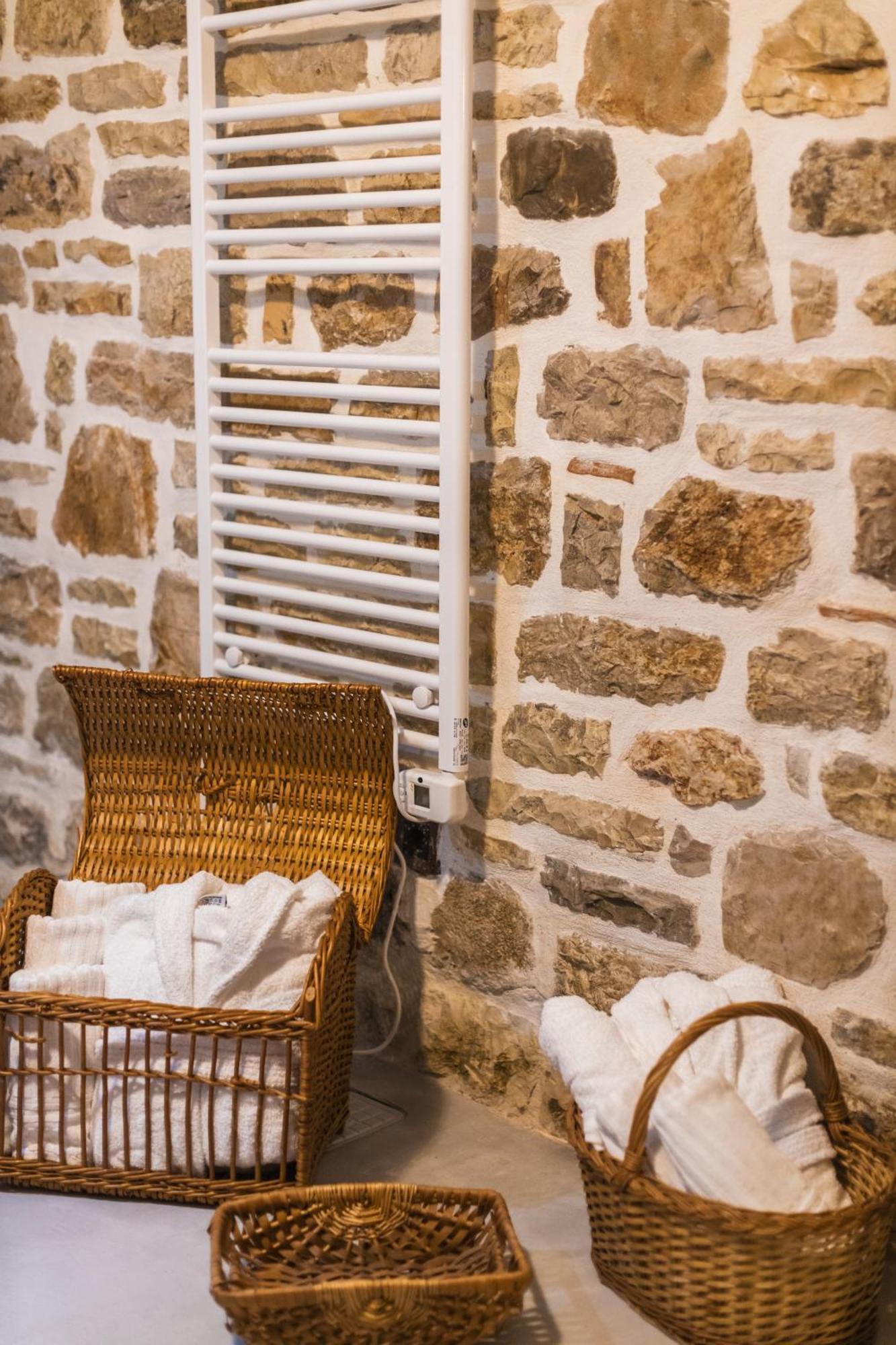 Porta Rum i privatbostad Qeparo